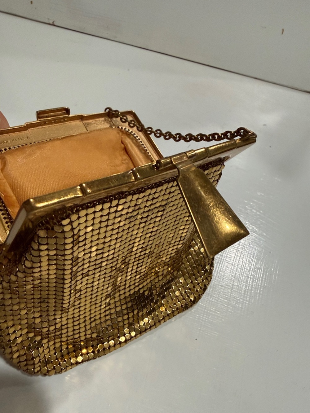 Whiting & Davis Gold Mesh Evening Wristlet with Chain 1920’s Vintage - Picture 9 of 10